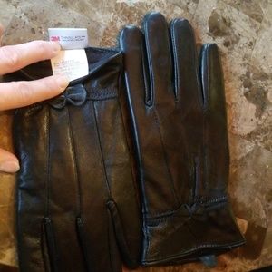 Beautiful brand new black leather gloves